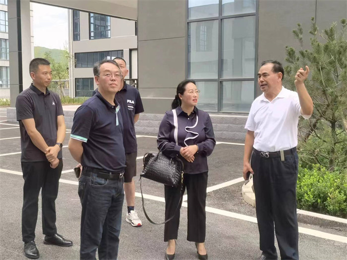 武隆生態(tài)環(huán)保局副局長王友乾對勁牛集團(tuán)這些生物技術(shù)表示了合作意愿，并表示要進(jìn)一步了解。