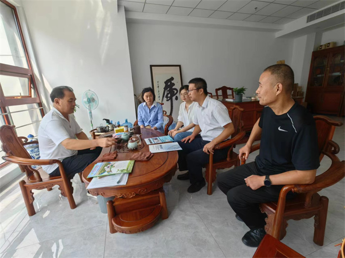 通過座談，雙方就村企共建新模式進行了深入探討